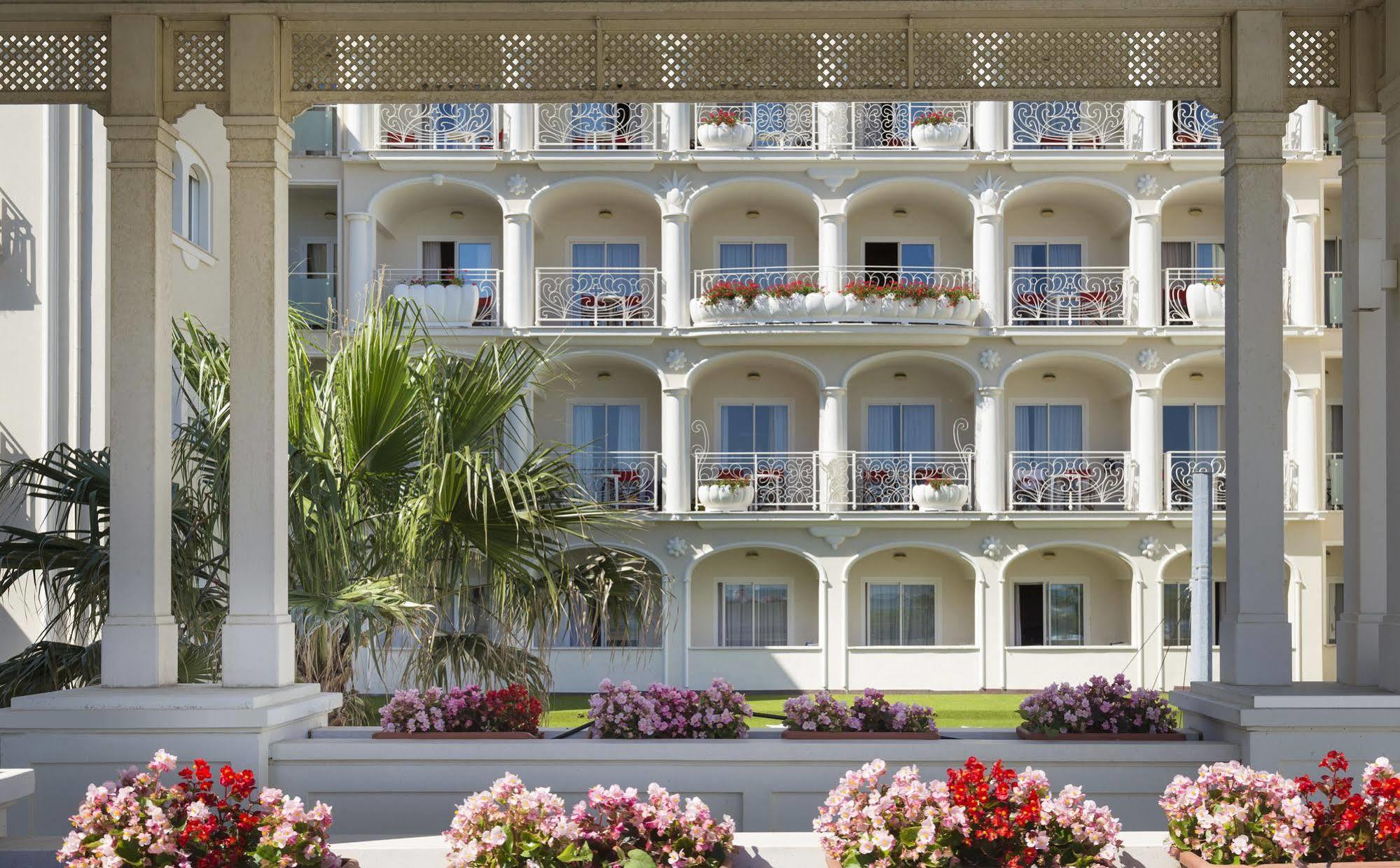 Hotel Corallo Riccione Exterior foto